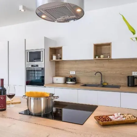 Sanivaro Mit Beheiztem Pool Und Whirlpool Holiday home Boskari