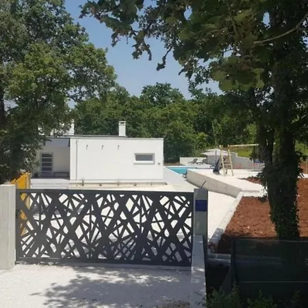 Tolles In Mit Privatem Pool