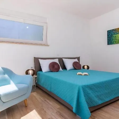 Сasa de vacaciones Sanivaro Mit Beheiztem Pool Und Whirlpool Boskari