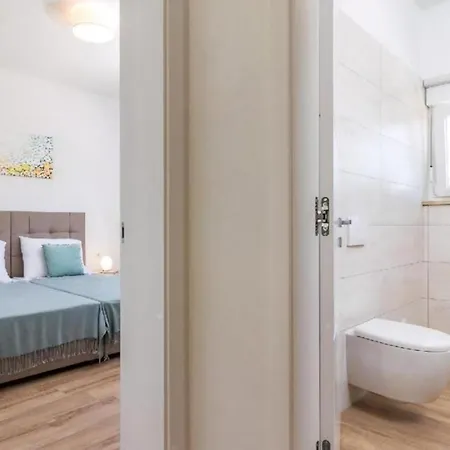 Sanivaro Mit Beheiztem Pool Und Whirlpool Сasa de vacaciones Boskari