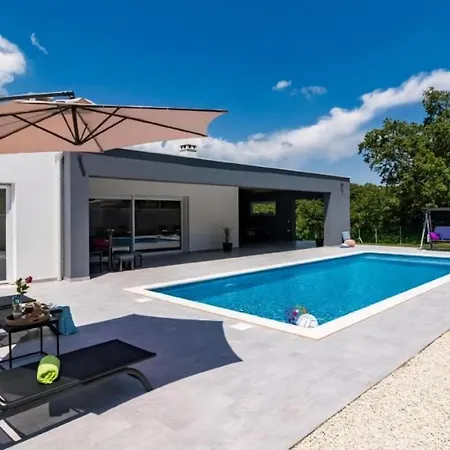 Tolles In Mit Privatem Pool