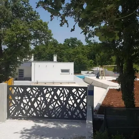 Holiday home Tolles In Mit Privatem Pool Boskari